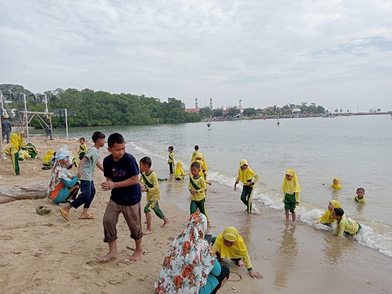 Paud Aisyiyah Sendangagung Outing Class Di Pantai Putri Klayar Pwmu