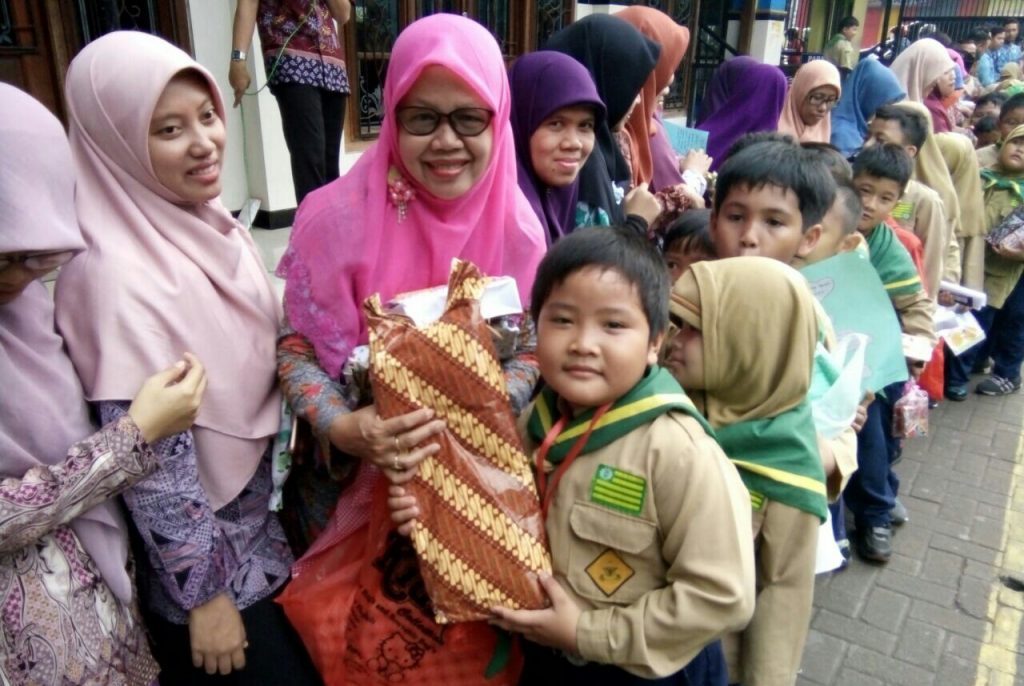 Banjir Kado Di Hari Guru Terima Kasih Anak Anakku Pwmu Co