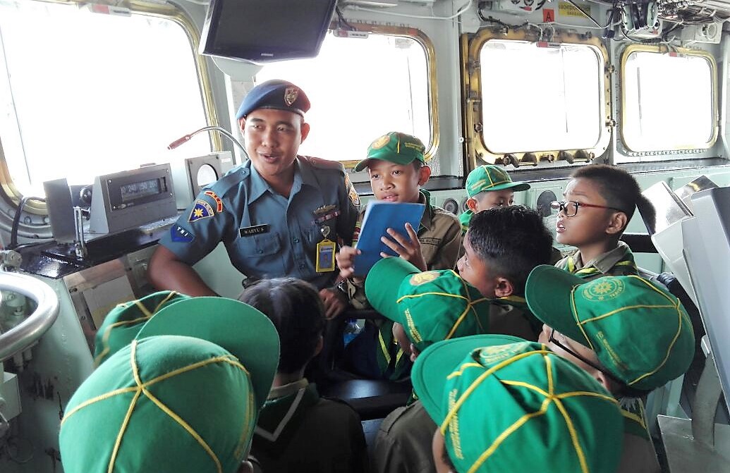 Membaca Pesan Patriotik Mandi Keringat Oleh Latihan Lebih Baik Daripada Basah Darah Dalam 4995