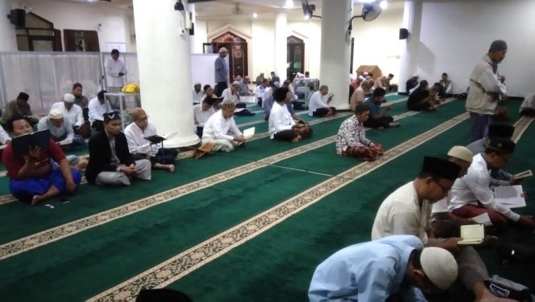 Begini Masjid Al Jihad Situbondo Manjakan Jamaah Iktikaf ...