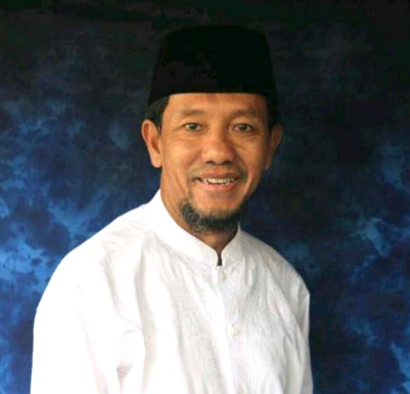 Tri Rismaharini, Wali Kota Surabaya, hari-har ini harus bertempur di dua front palagan politik sekaligus. Berikut kolom Dhimam Abror Djuraid, wartawan senior.