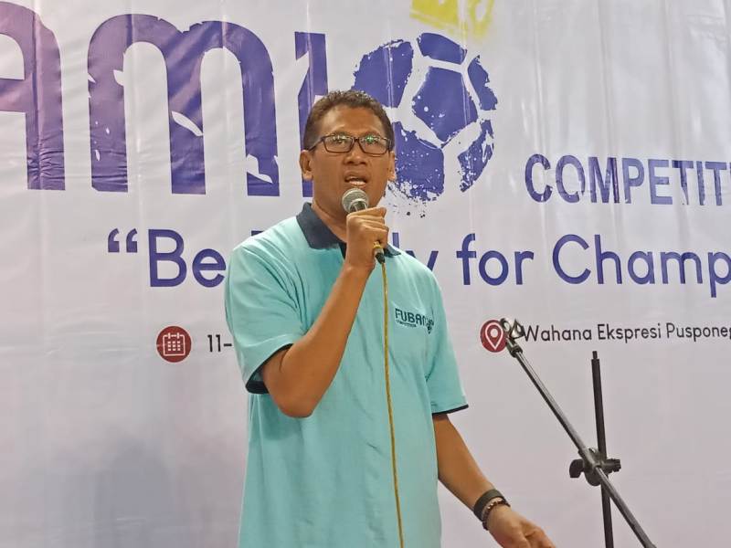 Isa Iskandar menyampaikan sambutan dalam Kompetisi Futsal Fubamio V di WEP