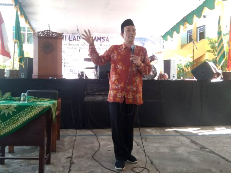 Wakil Ketua PWM Nadjib hamid ceramah milad Perguruan Muhammadiyah Oro-Oro Dowo Kota Malang. (Uzlifah/PWMU.CO)