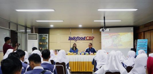 SMAM 8 Gresik mengunjungi PT Indofood CBP Sukses Makmur, Rabu (14/1/20). Ini oleh-olehnya bagaimana proses cara pembuatan mi berkualitas.