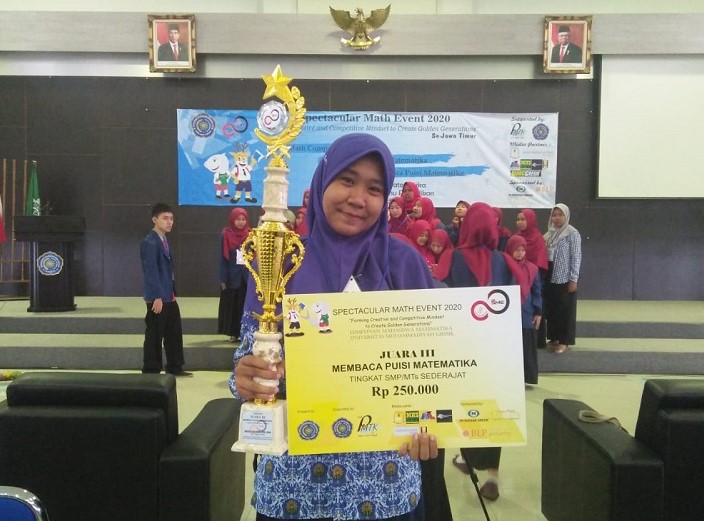 SMPM 7 Cerme Gresik meraih juara III lomba Membaca Puisi Matematika di SME tingkat Jawa Timur, Ahad (16/2/20). Irma Rahmawati mendapat prestasi urutan III. 