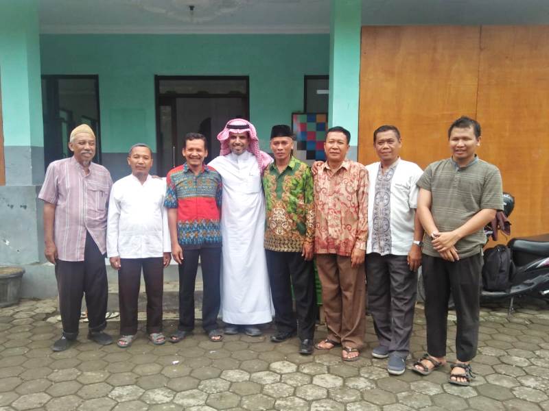 Donatur dari Arab Abdullah Asy Syuwaisy mengunjungi Pimpinan Cabang Muhammadiyah (PCM) Pakusari di Pondok Modern.