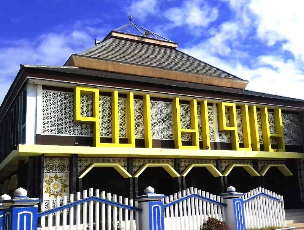 Masjid Al Ittihad disuntik Ringgit senilai Rp 107 juta, seperti angka milad Muhammadiyah. Dana itu diberikan oleh para pemuda Tebluru di Malaysia.
