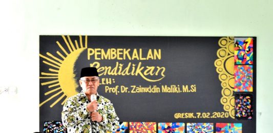 Prof Zainuddin Maliki: SMKM 5 Gresik sekolah otentik. Dia menyampaikan itu dalam 'Pembekalan Pendidikan, di Panceng, Gresik, Jumat (7/2/2020).