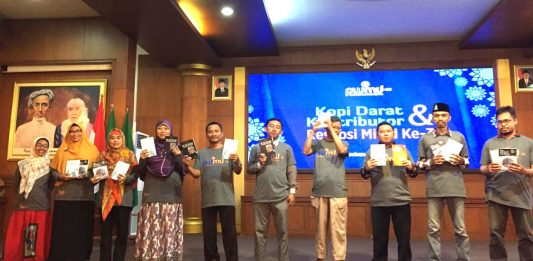 Sempat down karena kritik pedas redaktur PWMU.CO, kontributor dari Surabaya Siti Jumaliah ini bersemangat lagi menulis. Cita-citanya menerbitkan buku.