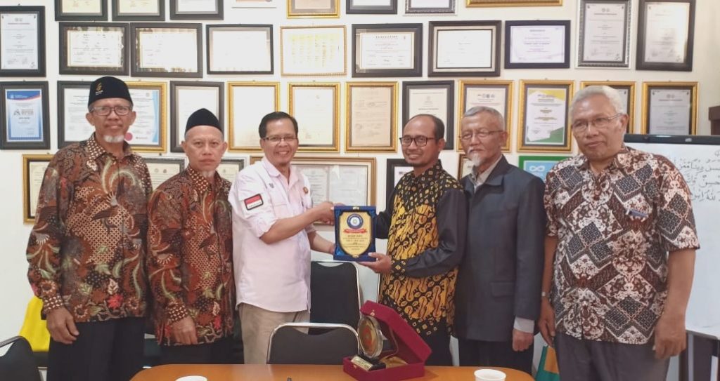 Ismubaristik jadi unggulan di SD Muhammadiyah 7 (Mutu) Antapani, Bandung. SD Muhammadiyah Manyar (SDMM) tertarik dan mengunjunginya, Kamis (6/2/20).