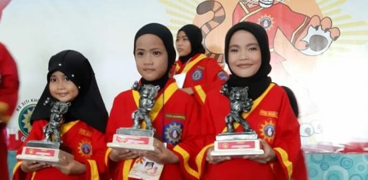 Pesilat Tim Putri TK Aisyiyah 18 Kletek menyabet juara 2 Tapak Suci Sepanjang Champioship. (Eriza/PWMU.CO)