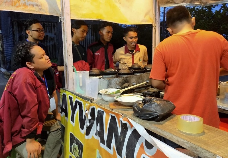 Serabi petulo menggoda selera peserta LID di sela-sela kegiatan yang digelar PC IMM Lamongan, Selasa (11/2/20).