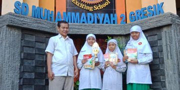 Cerpenis cilik SD Muda Ceria Gresik meraih juara lomba menulis cerpen tingkat Surabaya, Sidoarjo, dan Gresik. Penghargaan tersebut diberikan oleh Penerbit Jagaddhita kepada tiga siswa SD Muhammadiyah 2 Gresik (Muda Ceria), Senin (24/2/20).