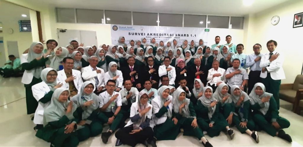 Akreditasi SNARS 1.1 diraih Rumah Sakit Muhammadiyah Gresik (RSMG) dengan predikat Paripurna, Senin (9/3/20). Selamat RSMG dapat bintang lima.
