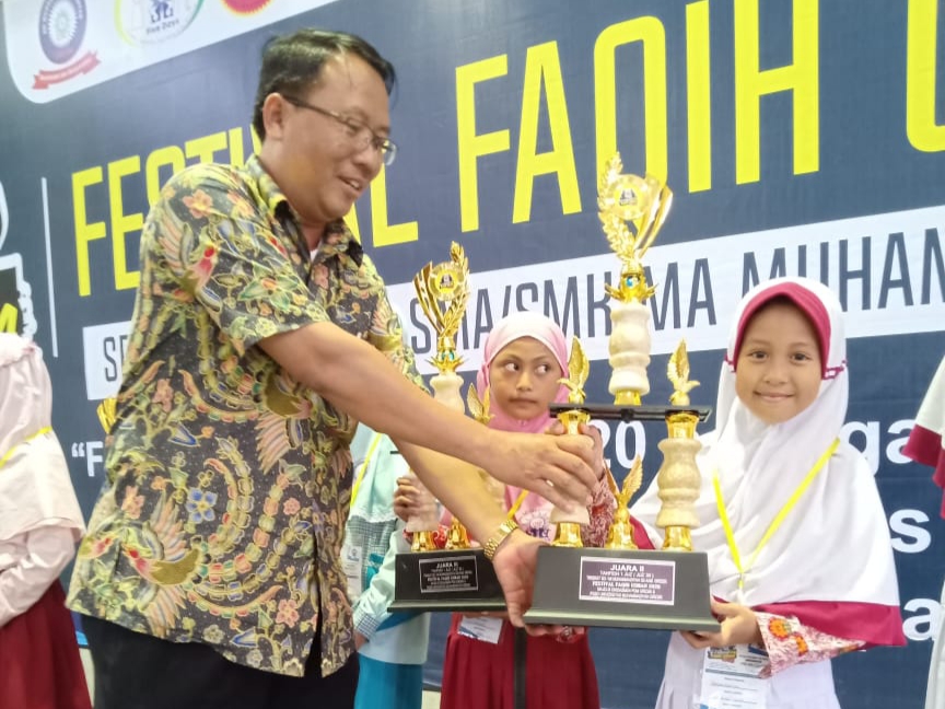 Murajaah menjadi kunci dua siswa SD Muhammadiyah 1 Wringinanom (Muwri) Gresik menjuarai lomba tahfidh dalam Festival Faqih Usman (FFU) #4. Acara itu digelar Majelis Dikdasmen Pimpinan Daerah Muhammadiyah (PDM) Kabupaten Gresik, Sabtu (7/3/20).