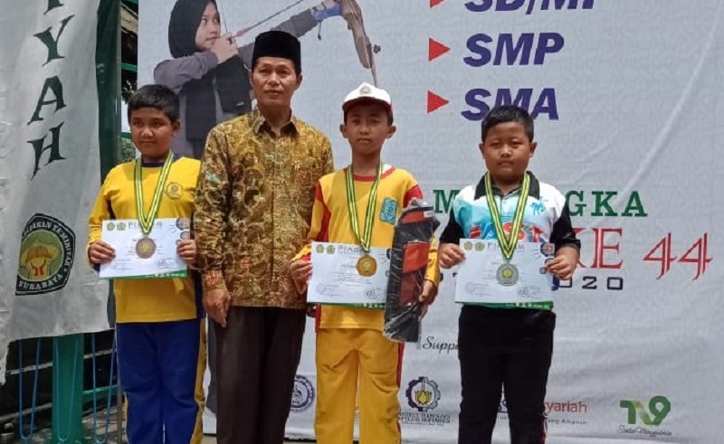  SDM Dubes meraih prestasi di ajang Kejuaraan Panahan se-Jawa Timur yang berlangsung di Yayasan Takmiriyah Surabaya, Sabtu (14/3/20).