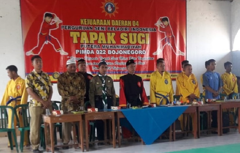 Semboyan Tapak Suci dan wabah Corona menarik perhatian Ketua Pimpinan Cabang Muhammadiyah Sumberrejo Bojonegoro Adib Susilo.