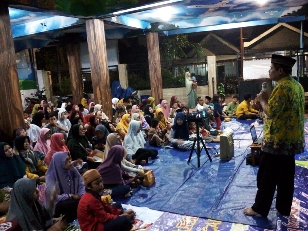 Unas berhadiah di SD Muhammadiyah 21 (Mudatu) Surabaya. Itu disampaikan saat Malam Bina Iman dan Tauhid (Mabit), Sabtu-Ahad (14-15/3/20). Mabit ini diikuti seluruh siswa kelas VI beserta orangtua.