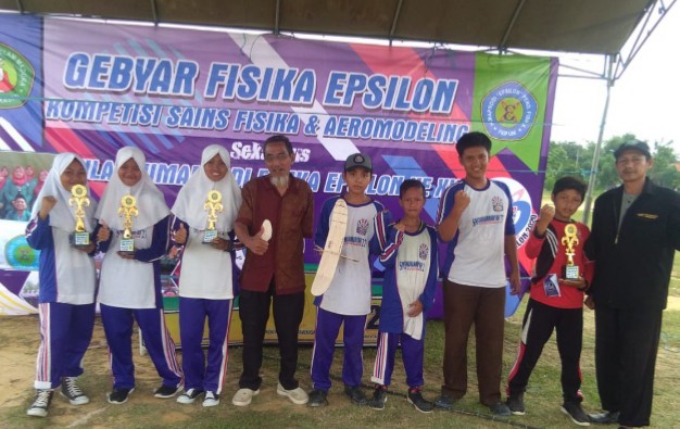 SMP Maju Sakti Sidokumpul Kecamatan Paciran Kabupaten Lamongan raih juara Lomba Aeromodelling Tingkat Provinsi Jatim 2020.