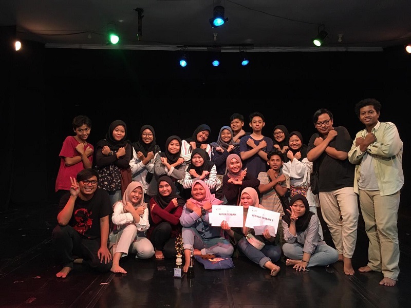 Teater Extra Smamsatu meraih aktor terbaik dalam pementasan lakon Jaka Tarub karya seniman Akhudiyat, Jumat-Sabtu (6-7/3/20).