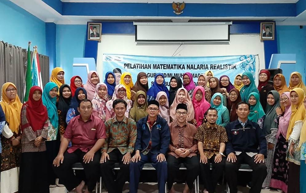 Begini cara asyik belajar Matematika diikuti 50 guru SD/MI Muhammadiyah se-Kabupaten Sidoarjo, Rabu (18/3/20), di Aula SD Ikrom, Wage, Sidoarjo. 