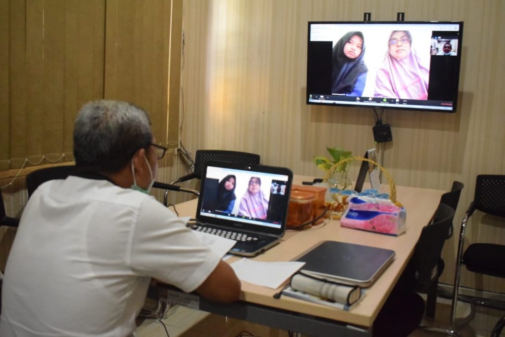 Wawancara PPDB online SMA Muhammadiyah 1 (Smamsatu) Gresik dilakukan di tengah pandemi Covid-19, Selasa (14/4/20).