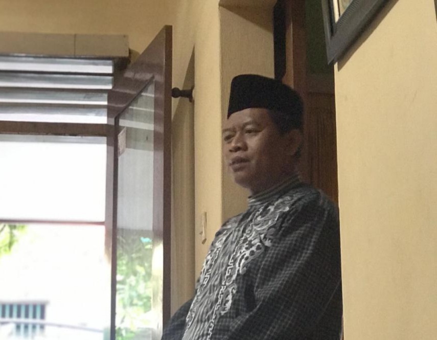 Puasa sebagai modal menyambut kehidupan normal baru menjadi materi pilihan Prof Dr H Biyanto MAg dalam khutbah Idul Fitri di rumahnya, Ahad (24/5/20).