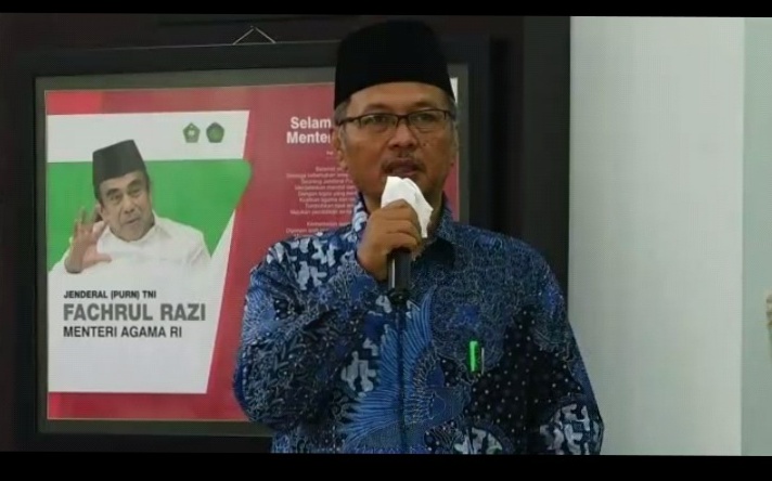 Rektor UIN Malang Prof Dr H Abdul Haris MAg meresmikan Gedung Asrama Pendidikan yang diberi nama Prof Dr Abdul Malik Fadjar MSc (Nely Izzatul/PWMU.CO)