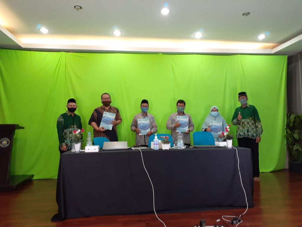 28 Apresiasi Majelis Dikdasmen PPI kepada guru dan karyawan SD Muhammadiyah Manyar (SDMM) semakin meriah di tengah pandemi.