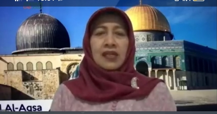 Dr Siti Ruhaini Dzuhayatin mengatakan, Indonesia dan Amerika adalah dua negara yang memiliki peran penting dalam Kemerdekaan Palestina (Nely Izzatul/PWMU.CO)