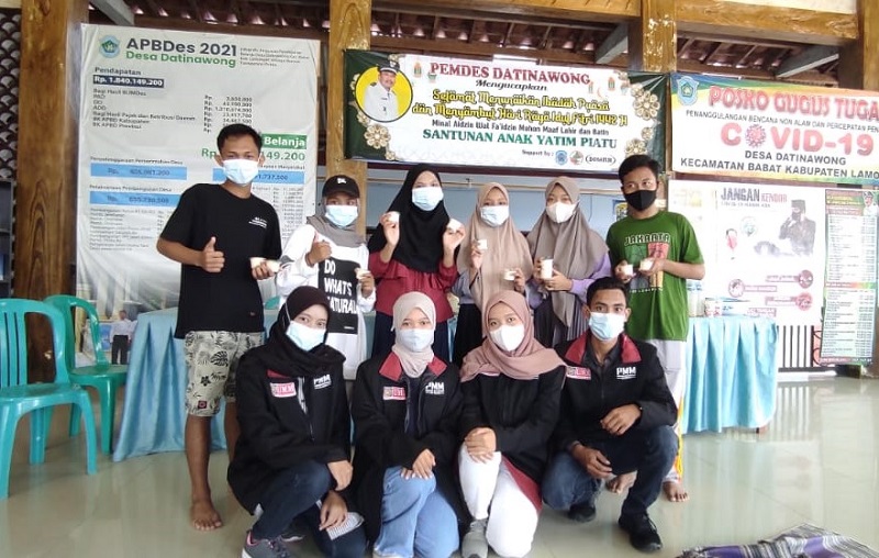 Mahasiswa UMM mengajak warga Desa Datinawong Kecamatan Babat Lamongan lebih produktif dengan memproduksi beras kencur dan ice cream dari beras kencur, Rabu (16/6/21).