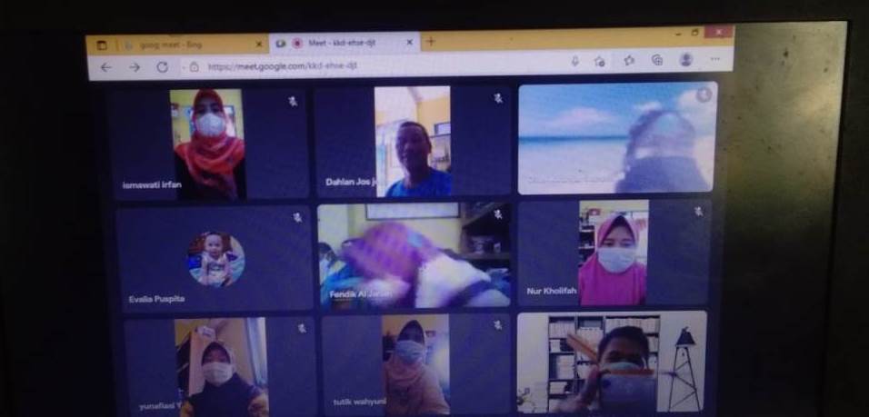 MI Muhammadiyah 14 Megale Kedungadem, Bojonegoro, selenggarakan workshop pembelajaran penggunaan Google Meet pada para guru. 