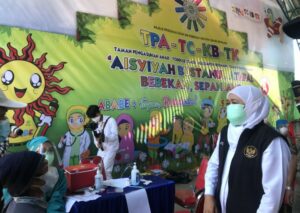 Vaksin 1500 peserta di TK Aisyiyah Bustanul Athfal Bebekan (ABABE) Sepanjang Kabupaten Sidoarjo dikunjungi Gubernur Khofifah, Ahad (15/8/2021).