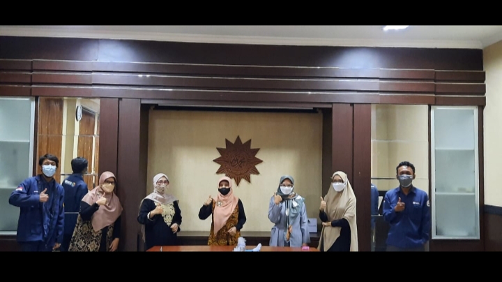 Aisyiyah Jatim bersama Yayasan Seribu Senyum Surabaya saat koordinasi di Kantor PWM Jatim (Nurul Fajriyah/PWMU.CO)