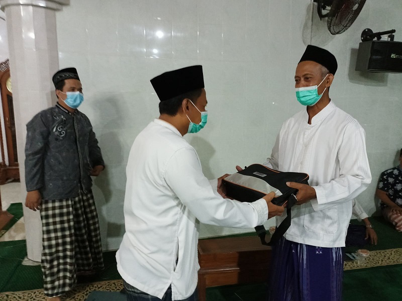 Muhammadiyah Bawean disambangi Universitas Ahmad Dahlan (UAD) Yogyakarta dalam kegiatan Program Pengabdian Kepada Masyarakat, Senin sampai Rabu (18-20/10/21).