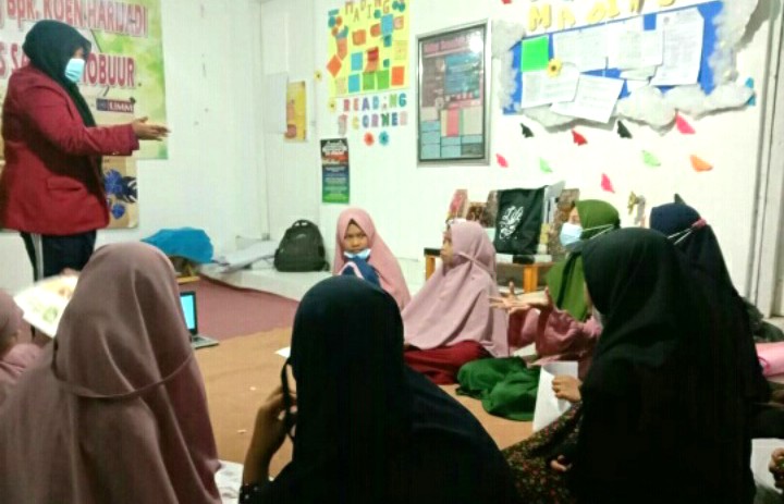 Seni Komunikasi diajarkan mahasiswa UMM untuk anak-anak di Panti Asuhan As Salaam Shobur, Desa Mulyoagung, Kecamatan Dau, Kabupaten Malang.