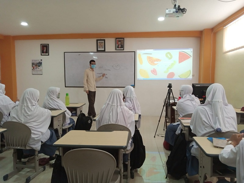 Smamita menghadirkan guru tamu mahasiswa Turkmenistan, Muhammet Hudayberdiyev. Kegiatan merupakan realisasi kerja sama sekolah dengan Universitas Muhammadiyah Surabaya, Senin (22/11/21).