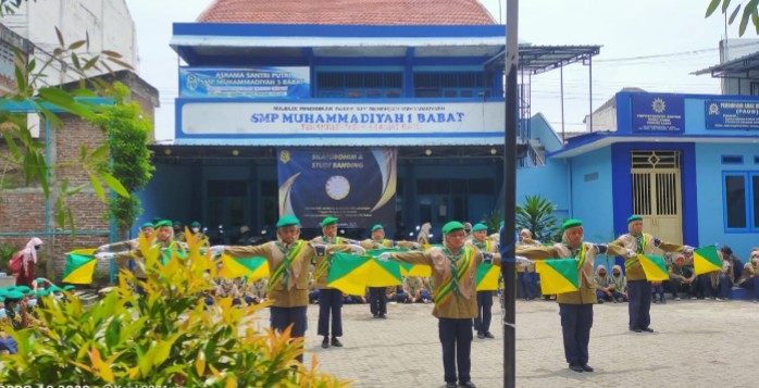 Sambut Kwarda HW Jombang, Hizbul Wathan (HW) SMP Muhammadiyah 1 Babat (Mutuba) Kabupaten Lamongan tampilkan atraksi unik, Sabtu (27/11/2021).