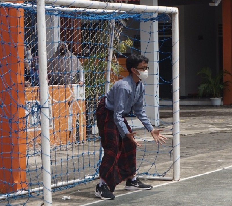 Futsal sarung, lomba classmeeting ala siswa Spemdalas SMP Muhammadiyah 12 (Spemdalas) GKB Gresik yang bisa menjadi media refresing setelah Penilaian Akhir Semester (PAS).