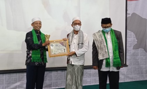 Dosen UM Jember raih Thibbun Nabawi Award. Dia adalah Dosen Fakultas Ilmu Kesehatan (FIK) Universitas Muhammadiyah (UM) Jember Dr Wahyudi Widada SKp MKed.