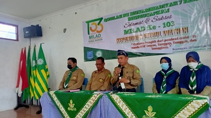 MIM 7 Kenep Kecamatan Balen, Kabupaten Bojonegoro menggelar Milad Hizbul Wathan (HW) ke-103 yang dilaksanakan di aula madrasah, Senin (20/12/21).