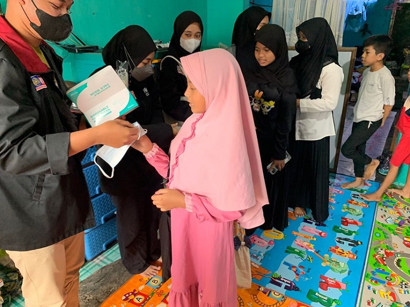  Edukasi pola hidup sehat dilakukan Mahasiswa UMM di Yayasan Bina Asih Tunas Unggul (Yabatu) di Desa Torong Rejo Kecamatan Junrejo Kota Batu Jawa Timur, Senin (15/11/21).