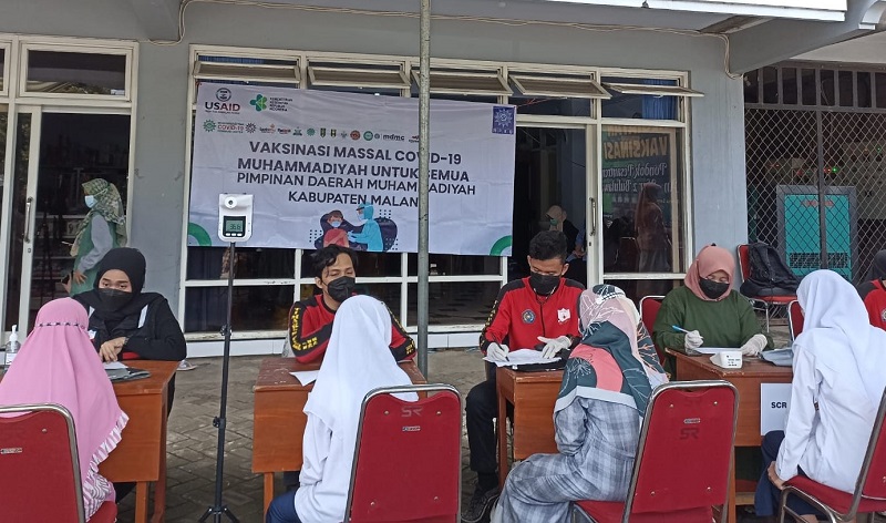 Muhammadiyah Malang menggelar kegiatan vaksinasi Covid-19 untuk santri di Pondok Pesantren (Ponpes) An Nur 2 Bululawang Kabupaten Malang, Selasa (30/11/21).