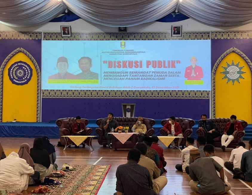 Di Umgo, Komisaris BUMN Angkasa Pura Hotel Najih Prasetyo beri motivasi pada sekitar 300 mahasiswa Umgo, Senin (13/12/21).