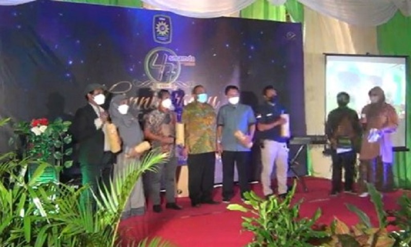 Semarak Milad ke-47 SMA Muhammadiyah 2 Surabaya (Smamda) Surabaya di acara Charity berlangsung meriah, Kamis (27/1/22).