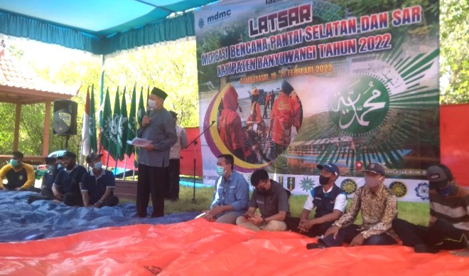 Kerja relawan itu jelas, bayarannya gak jelas. Hal itu diungkapkan oleh Ketua Pimpinan Daerah Muhammadiyah PDM Banyuwangi Dr Mukhlis Lahuddin, Sabtu (19/2/2022).