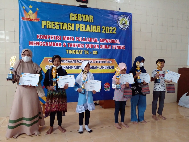 MI Mulia Gendongkulon memboyong enam piala dalam ajang Gebyar Prestasi Pelajar Pelajar Tahun 2022 yang diselenggarakan Se-Eks Karisidenan Bojonegoro di SMA Muhammadiyah 1 Babat, Ahad (6/2/22).