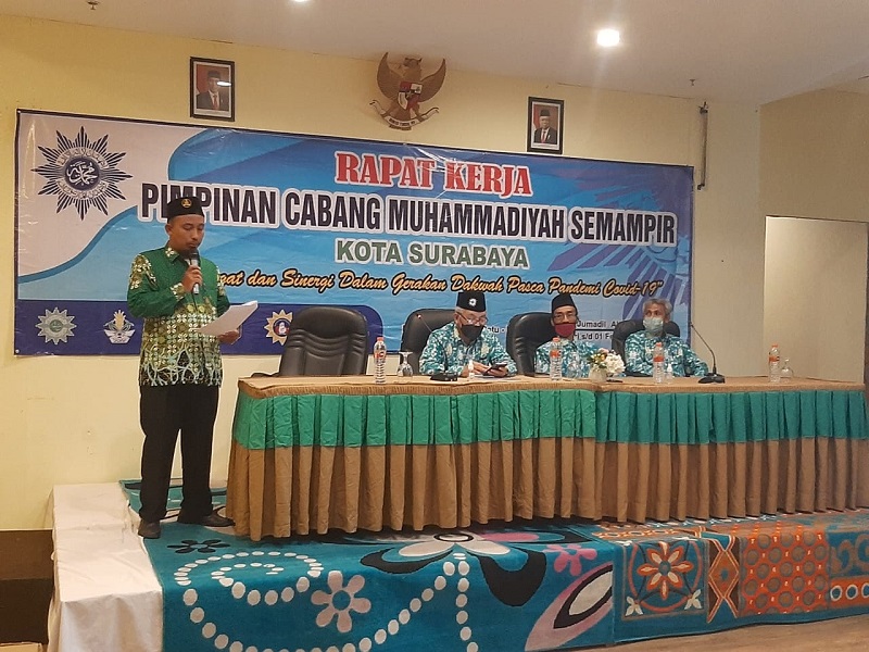 PCM Semampir Surabaya menggelar Program Rapat kerja (Raker) bersama dengan Majelis dan Organisasi Otonom (Ortom) di Hotel Radho Malang Jalan Raya Sengkaling No 137 Dau, Selasa (1/2/22).