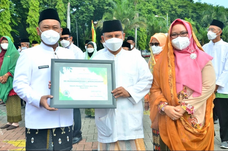 SD Muwri Terima Penghargaan Adiwiyata Tingkat Jawa Timur, Liputan Rahmat Syayid Syuhur kontributor PWMU.CO Gresik