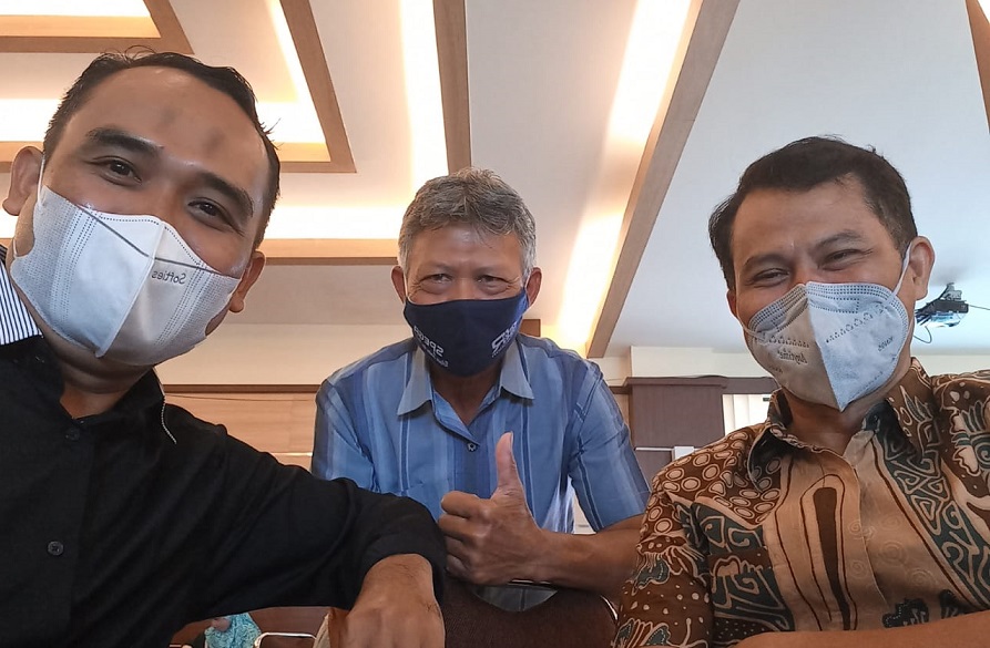 Kaget bertemu Pemred PWMU.CO Mohammad Nurfatoni, itulah yang dialami Kontributor Ngawi Suwarno dalam Roadshow PWMU.CO, Ahad (27/2/22).